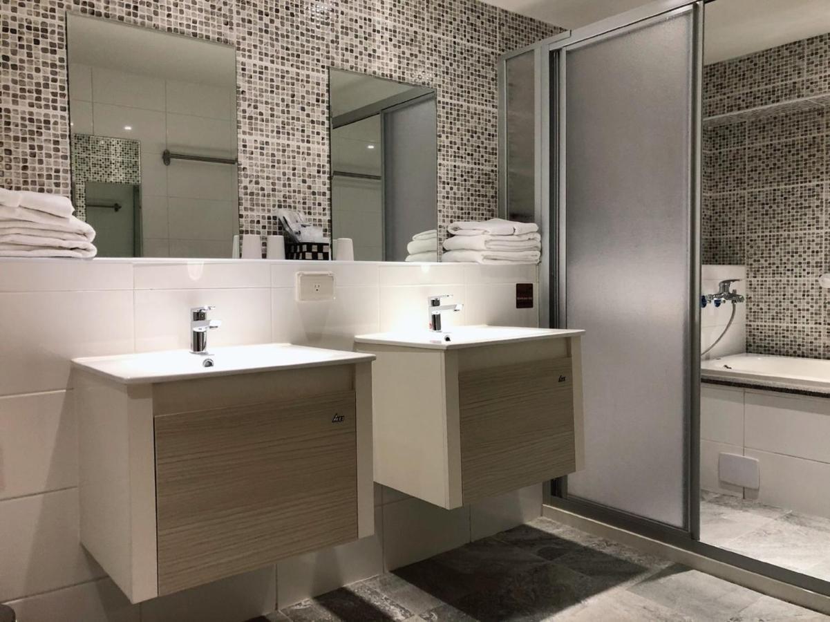 Jia Inn Тайнан Екстериор снимка